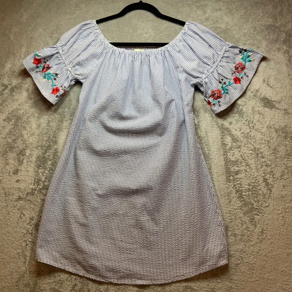 Love Notes Womens Blue White Seersucker Off Shoulder Floral Embroidered Dress M